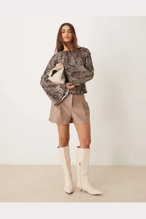 ASOS Mokkabrune shorts i imiteret læder med lægdetaljer