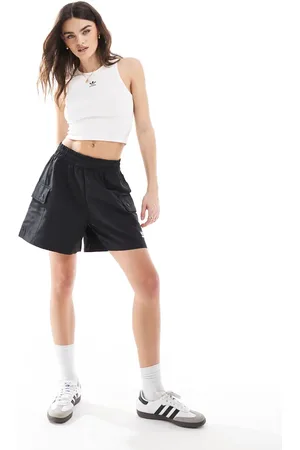 adidas Essentials - Sorte cargo-shorts med høj talje i vævet stof
