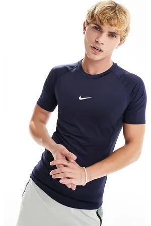 Nike Pro - Dri-FIT - Tætsiddende T-shirt i mørk -Sort