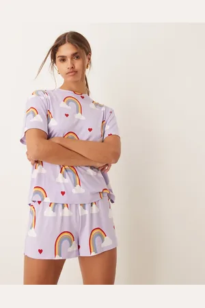 Urban Threads Pyjamassæt med T-shirt og bukser med hjerte- og regnbueprint