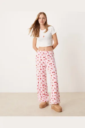 Urban Threads Pyjamassæt med T-shirt og shorts med striber og hjerte- og bærprint