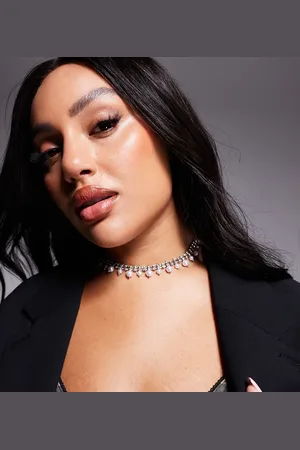 ASOS ASOS DESIGN Curve - Sølvfarvet choker-halskæde med krystaller og kunstige kulturperler
