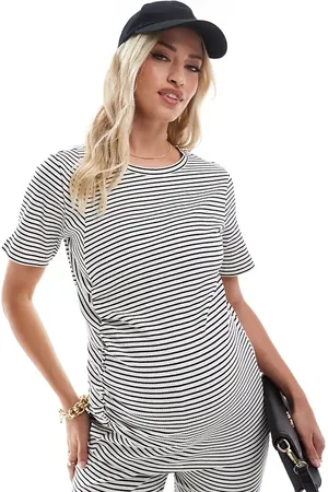 Mama;licious Mamalicious Maternity - Ribstrikket og kortærmet top med rynket front - Del af sæt-Hvid