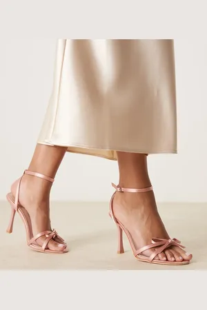 Be Mine Be Mine - Wide Fit - Sharly - Lyserøde og højhælede sandaler med sløjfedetalje i satin