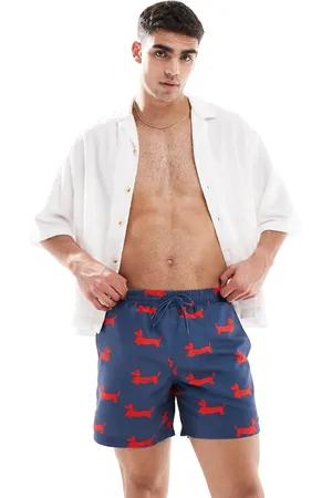 Farah Colbert Archive - og røde badeshorts med hundeprint