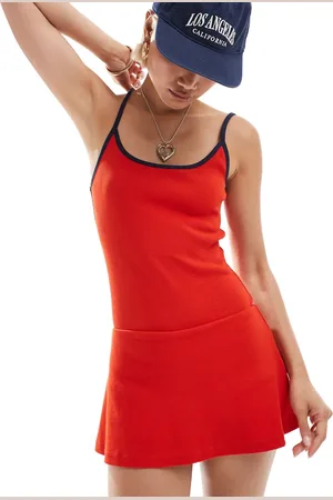 COLLUSION Ribstrikket jumpsuit-minikjole i