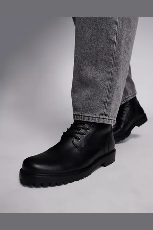 ASOS Sorte arbejdsstøvler i læder med snørebånd og imiteret lammeskindsfor