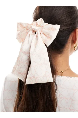 Kaiia Lyserød og cremehvid nat-scrunchie med sløjfeprint i satin - Del af sæt
