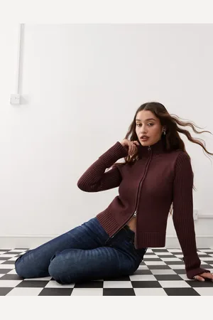 Weekday Winona - Højhalset og bordeauxrød cardigan med lynlås og foldede ærmekanter