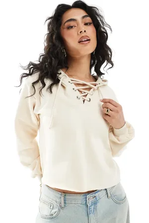 Monki Cropped hættetrøje med blondedetaljer