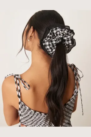 ASOS Scrunchie med flæsekant og gingham-tern