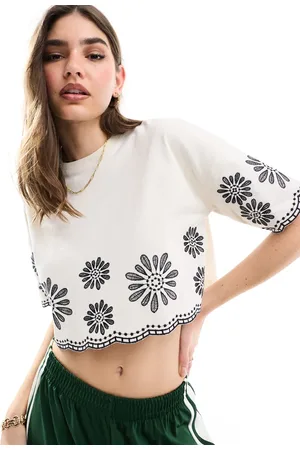 Miss Selfridge Cropped cremehvid T-shirt med marguerit-broderinger-Neutral