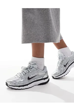 Nike P-6000 - Unisex - Sneakers i sølvfarve og