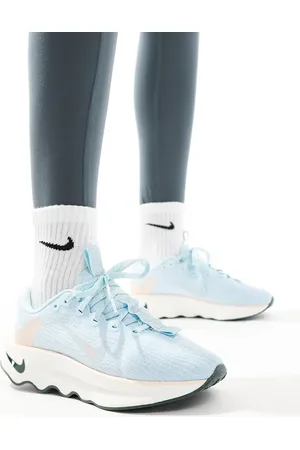 Nike Motiva - og hvide sneakers