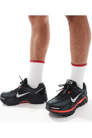 Nike Zoom Vomero 5 - Sorte og metallisk sølvfarvede sneakers