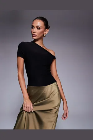Fashionkilla Og dobbeltformgivende samt stram bodystocking med asymmetrisk snit og snoningsdetalje
