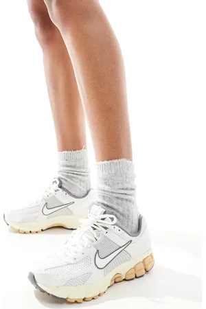 Nike Zoom Vomero 5 - Sneakers i hvid og grå