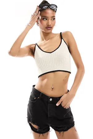 In The Style Strikket croptop med kontrasterende kanter i cremehvid - Del af sæt