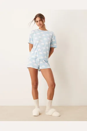 Urban Threads Pyjamassæt i polyester med kortærmet T-shirt og shorts med skyprint