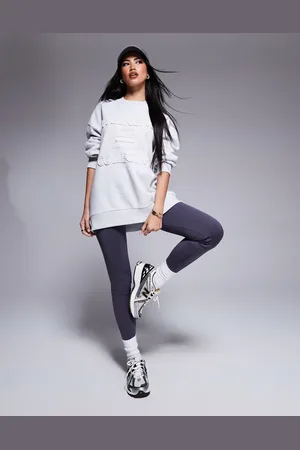 ASOS Weekend Collective - sweatshirt med slidt logo