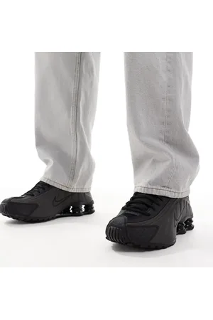 Nike Sorte Shox R4 sneakers fra