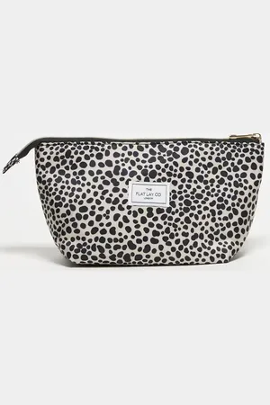 Flat Lay Company Flat Lay Co. x ASOS - Makeuptaske med gepardmønster - Kun hos ASOS-Brun