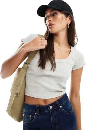 Hollister T-shirt med dyb rund hals