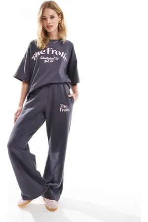 The Frolic X Bella Stovey - joggingbukser med vide ben og logo - Del af sæt - Kun hos ASOS