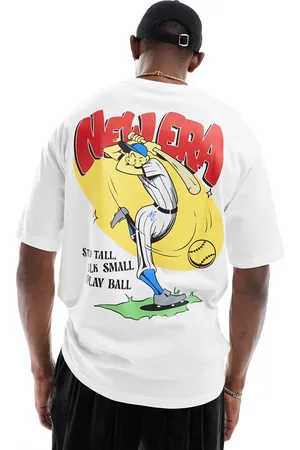 New Era T-shirt med baseball-grafik på ryggen