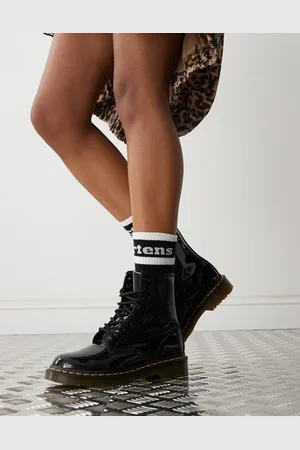 Dr. Martens 1460 - Sorte sko med 8 snørehuller i laklæder