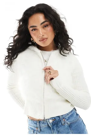 Monki Offwhite cardigan med hætte og tovejslynlås i fluffy strik-Hvid