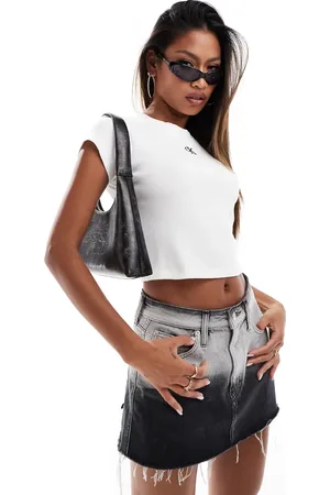 Calvin Klein Ribstrikket baby-T-shirt i hvid