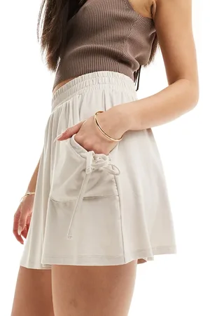 ASOS Shorts med lomme og rynket talje-Neutral