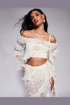 South Beach Cremehvid top med offshoulder-snit og flæser i blondestof-Neutral
