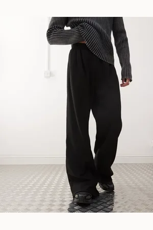Weekday Wind - Sorte sweatpants med ekstra vide ben og plisseringer foran
