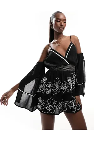 River Island Playsuit med engleærmer og brodering