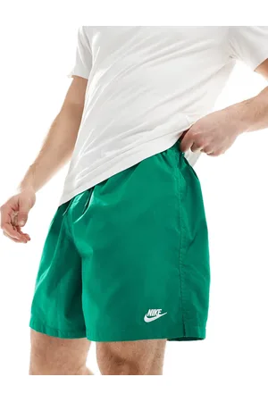 Nike Club - Vævede shorts i grøn