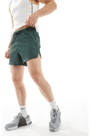 Nike Run Division - 5-tommer-shorts i mørkegrøn