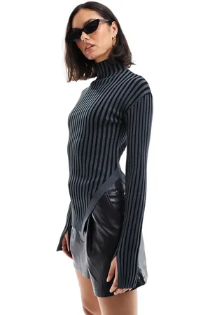 & OTHER STORIES Ribstrikket og tætsiddende sweater med udskæringsdetalje i sømkanten i blå og sort