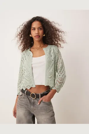 JDY Lys salviegrøn cropped cardigan med 3/4-lange ærmer i broderie anglaise