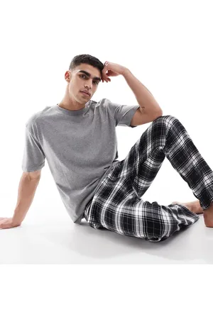 Hollister Gråt pyjamassæt med kortærmet overdel og posede bukser med sorte tern
