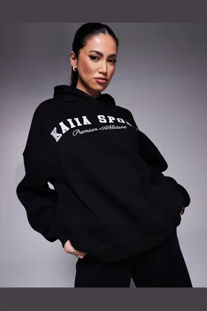 Kaiia Sport - Oversized sort hættetrøje med broderet hvidt logo