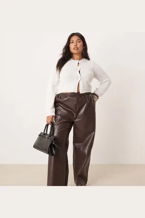ASOS Curve - Chokoladebrune pull-on bukser i imiteret læder med tøndeformede ben