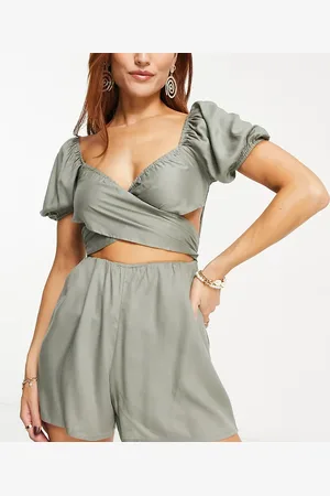 Esmée Strand-playsuit med slå-om foran og rynket ryg - Kun hos ASOS-Grøn