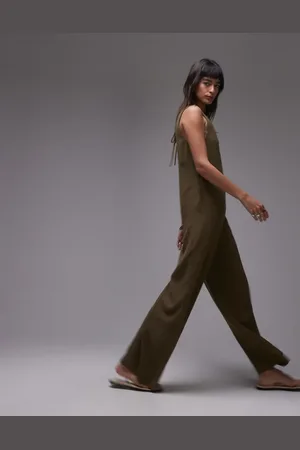 Topshop Kakigrøn jumpsuit med V-hals i bermudastil