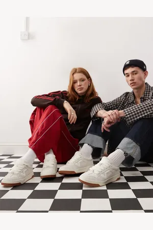 Vans Upland - Råhvide chunky sneakers med reflekterende hældetalje i ruskind