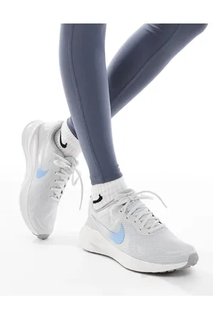 Nike Revolution 7 - Grå og hvide sneakers