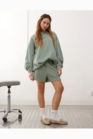 adidas Essentials - Grønne jerseyshorts med trekløverlogo