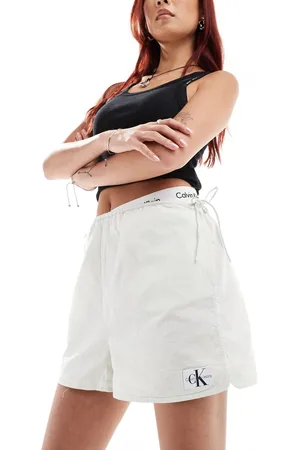 Calvin Klein Hvide shorts i bæk-og-bølge-stof