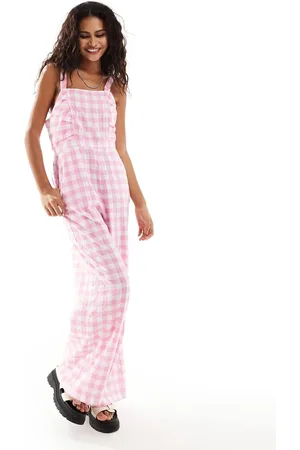Monki Pink jumpsuit med firkantet hals og rynker fortil i gingham-Lyserød